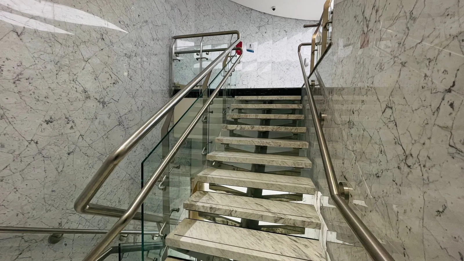 درابزين درج زجاجي